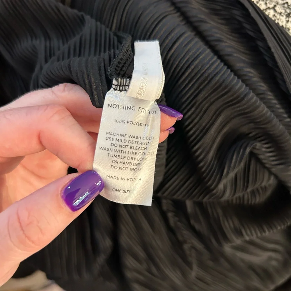 Nothing fits but one size mini pleated dress - Picture 5 of 5